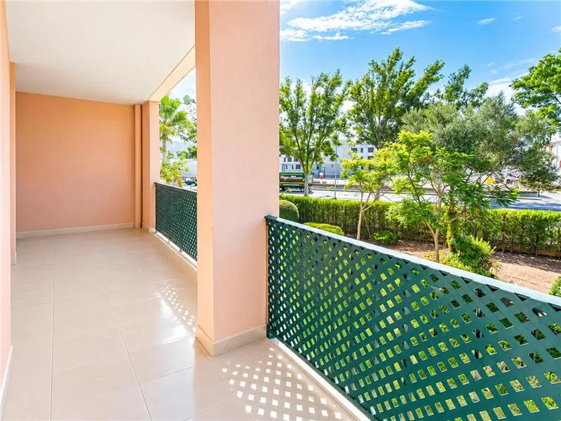 Apartment in a residential complex with swimming pools — photo 9