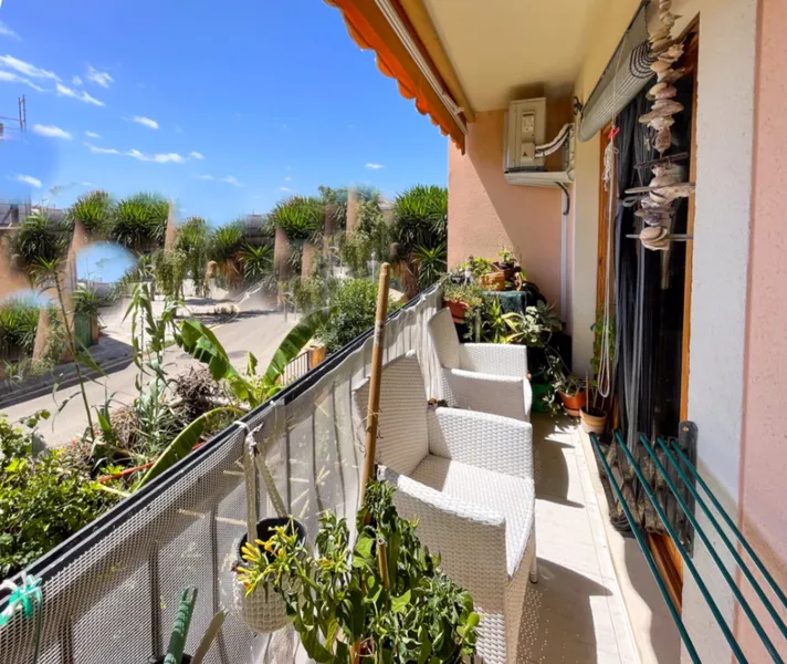 Sunny 2-bedroom apartment with private parking — photo 7