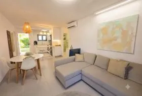 Top apartment 100 m from the bathing cove — photo 1