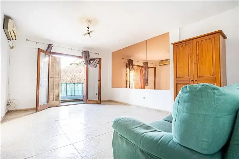 Apartment in Nou Llevant area. Approximately 90m² plus balcony. — photo 1