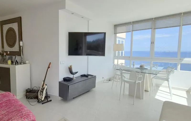 Front line 2 bedroom modern apartment with sea views — photo 11