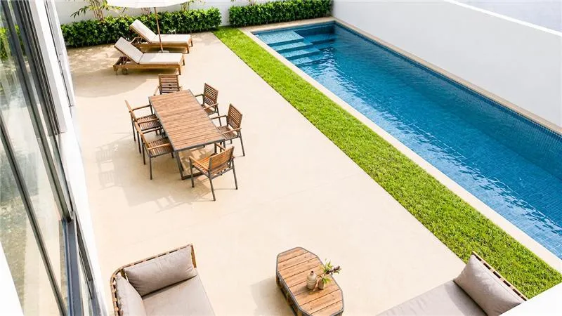 Coming soon. Brand-new. Townhouse with a pool — photo 2