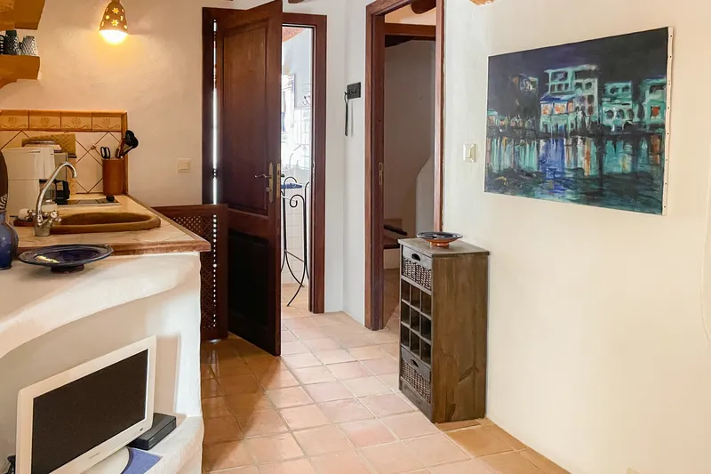 Artistic townhouse with 4 bedrooms, patio, roof terrace and panoramic views — photo 9