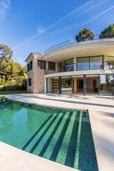 Contemporary villa in Santa Ponsa, architecture, privacy and Mediterranean lifestyle near the sea — photo 11