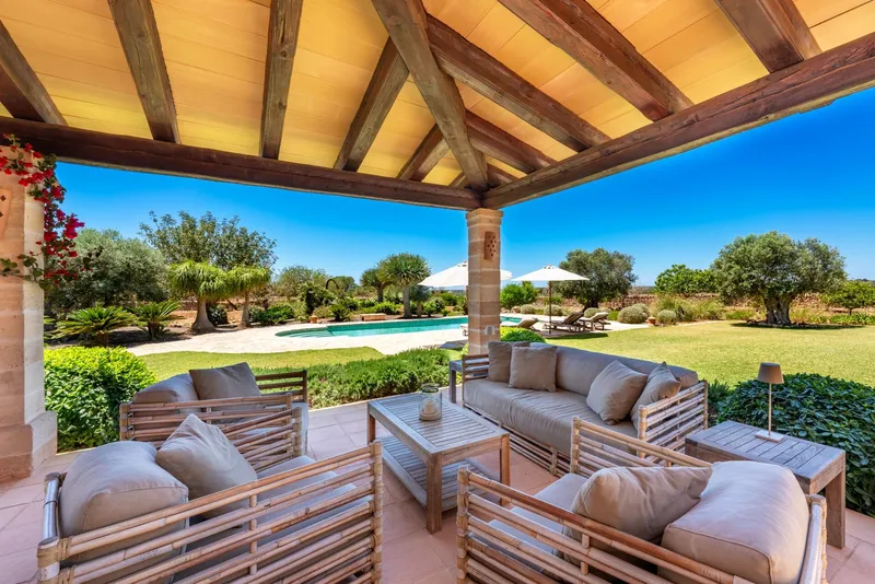 Self-sufficient finca near Santanyí with panoramic views and heated pool — photo 4