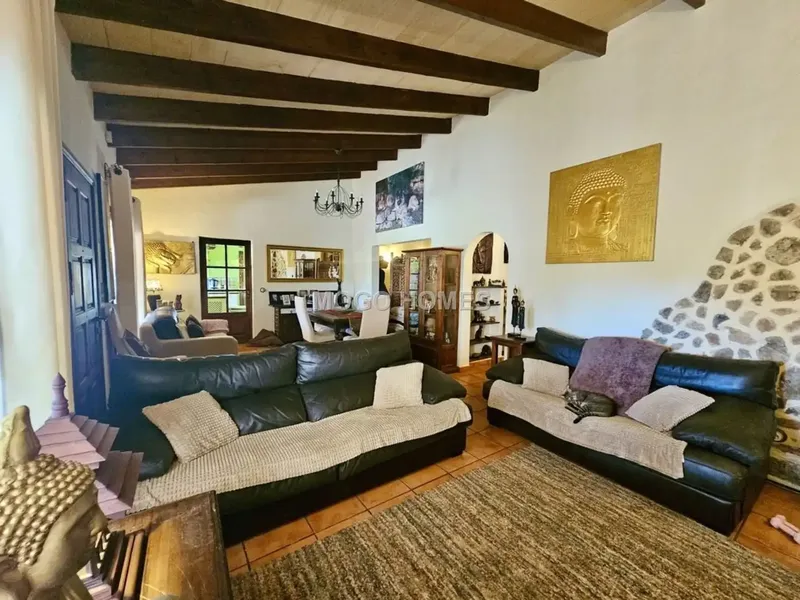 Esta atractiva casa es perfecta para quienes desean vivir en el campo, ya que cuenta con conexiones a la red eléctrica y al suministro de ag — photo 12