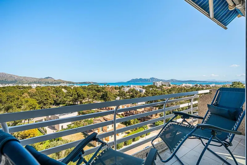 Exclusive penthouse with sea views and a roof terrace in Puerto Pollensa — photo 2