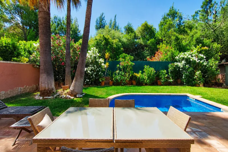 Sunny chalet with private pool in exclusive golf residence — photo 5