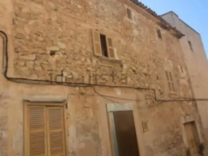 Casa de pueblo en el centro de Arta, con paredes de piedra y vigas de madera, con mucho carácter y encanto (anterior al año 1890). — photo 4