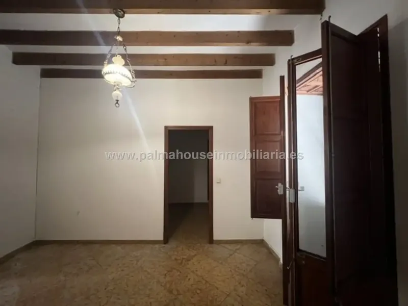 In the center of the island, 16 minutes from the beach and 25 from Palma, in a village with a wide variety of restaurants, residents all year round — photo 4