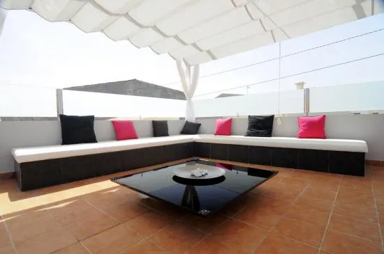 Townhouse in Maria de la Salud — photo 1