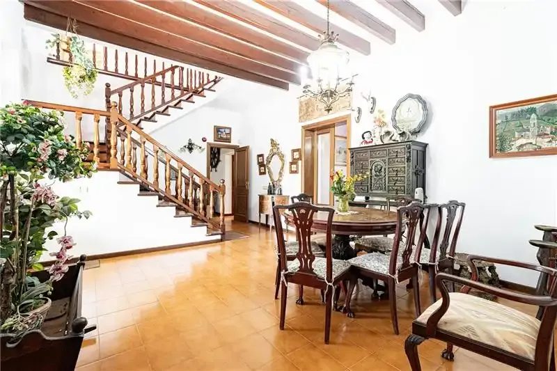 Rustic estate on plot of approx. 21,000 m2, 400 m2 built house on 2 floors, 3 living rooms, 20 m2 dining room, 20 m2 furnished kitchen — photo 10