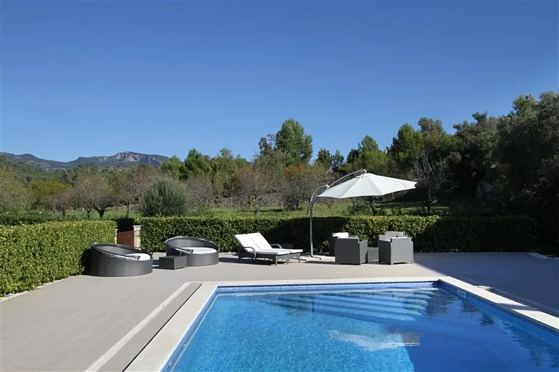 Mediterranean finca on a sensational estate in Santa María del Camí — photo 2