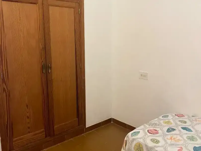 Se alquila apartamento planta baja en comunidad tranquila en sant elm a 30 metro del mar. Luminoso 3 habitaciones dos baños uno en suite com — photo 8