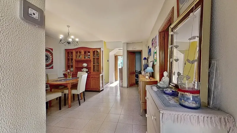In Secar de la Real, one of the quietest residential areas in the north of Palma, is this townhouse built in 1990, distributed — photo 8