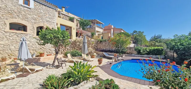 Extraordinary village house with spectacular panoramic views in Calvia — photo 1