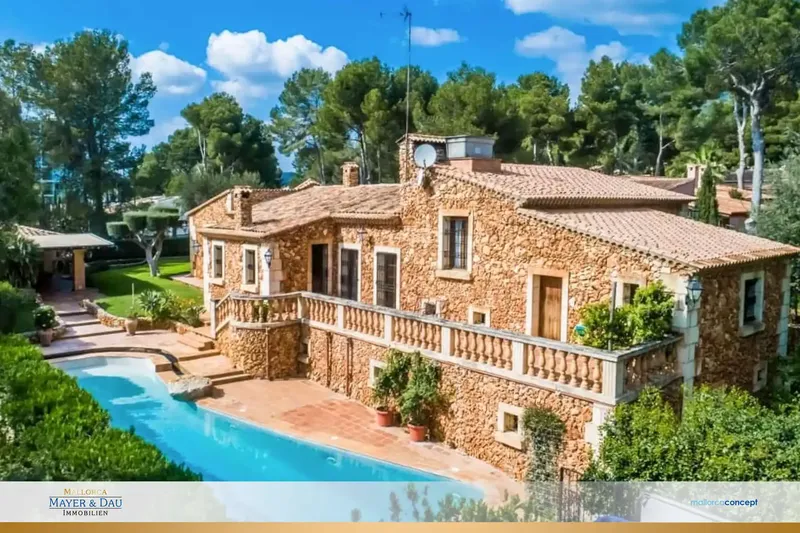 This property is located in the quiet coastal settlement of Costa de los Pinos, just steps from the sea. The representative door — photo 1