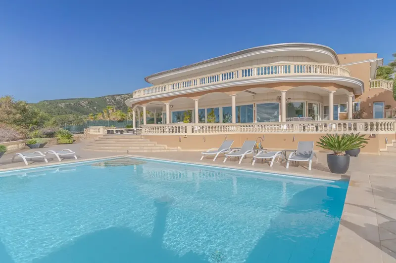 Casa rústica con piscina en alquiler en Costa d'en Blanes — photo 2