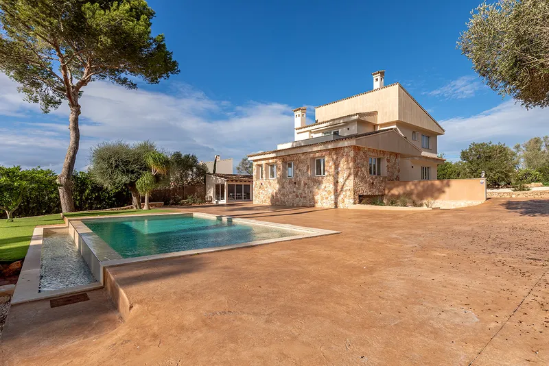 Villa in S'Aranjassa - old trees and well-kept plot — photo 2