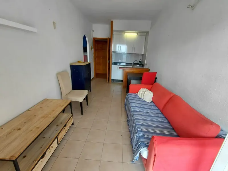 Nice apartment with terrace in Palma, Can Pastilla area, very close to the airport. Living room, 1 bedroom, 1 bathroom, terrace. Fully furnished — photo 4