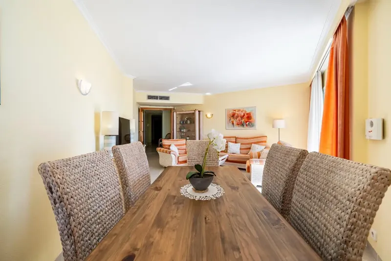 Gestpropiedad, real estate agency in Mallorca, presents this apartment located on the seafront in Cala Millor, a property that stands out for its — photo 9