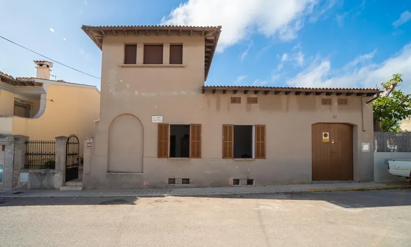 Exclusive property in Los Molinos urbanization — photo 1