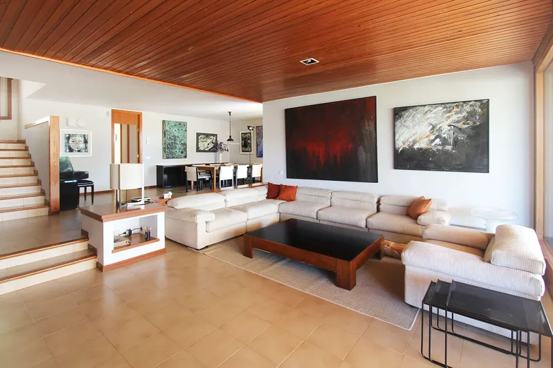 4-bedroom villa with pool and garden for rent — photo 3