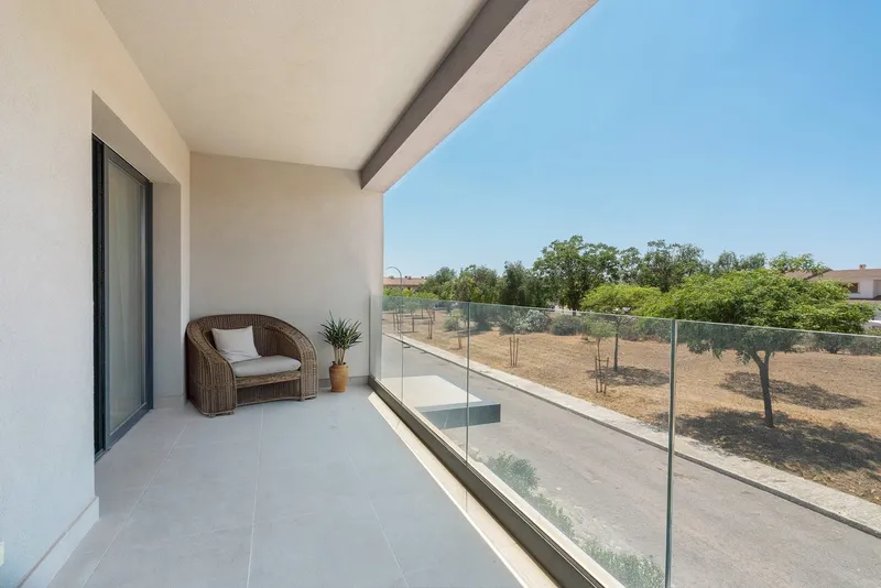 Bright, renovated apartment with partial sea views in Santa Catalina — photo 2