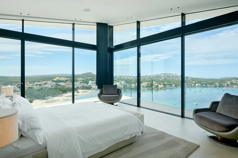 State-of-the-art villa with stunning sea views, overlooking the bay of Santa Ponsa — photo 12