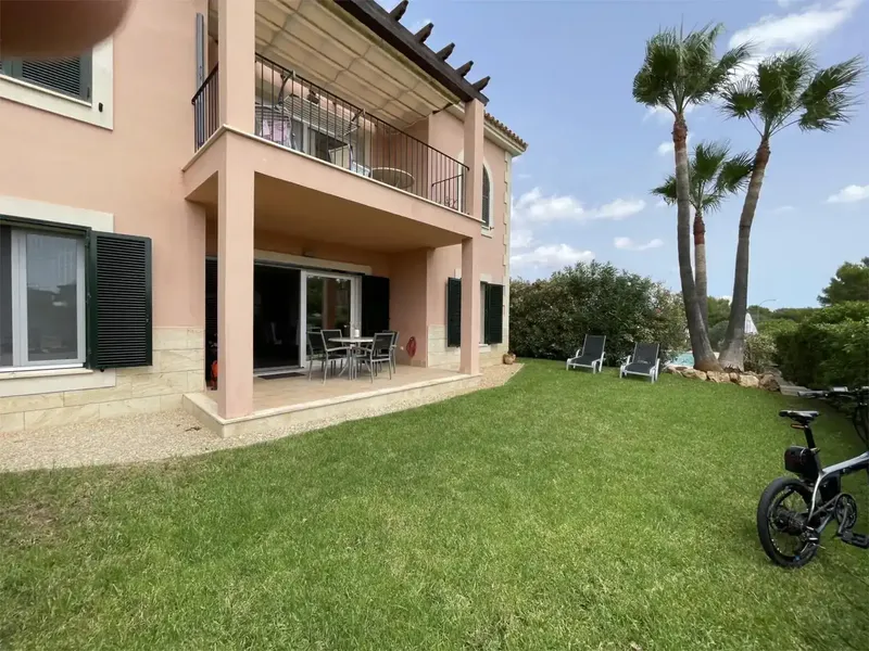 Planta baja, con dos habitaciones y dos baños, completos, cocina, americana, salón, zona para lavadora y limpieza , terraza con acceso direc — photo 12