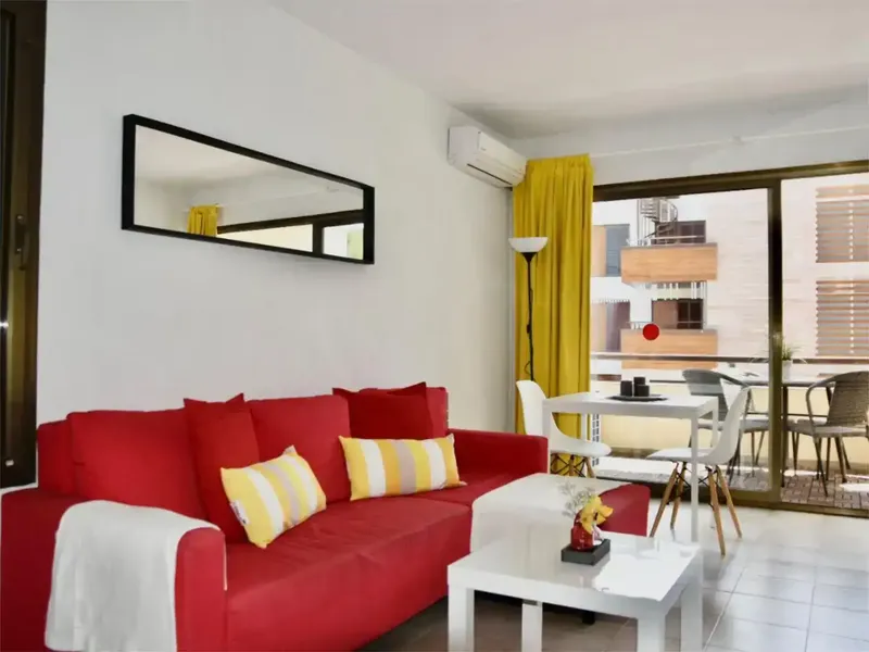 Ubicado en la tranquila zona de Es Pinareten Puerto Pollensa, este apartamento en venta ofrece un espacio acogedor y funcional. Totalmente a — photo 3