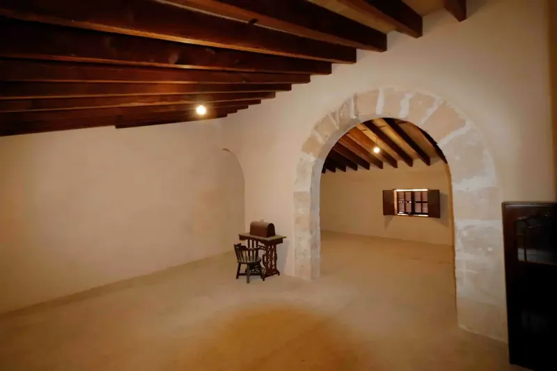 Townhouse for sale in Binissalem, total built 395 m², plot 216 m², ground floor and two floors, running water. Ground floor: 175 m² garage — photo 8