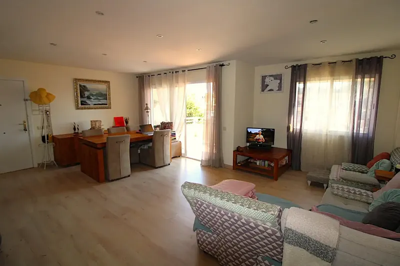 Fantastic duplex penthouse for sale in Maioris. It consists of living-dining room, equipped American kitchen and laundry room, and access to terrace with views — photo 2