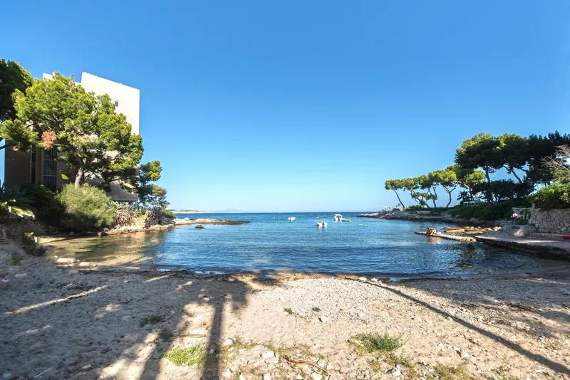 Apartment for sale in Illetas, in 1st sea line with direct sea access — photo 12