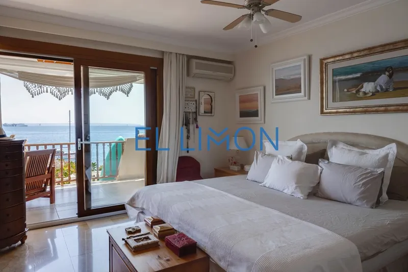 Apartment with Sea View — photo 12