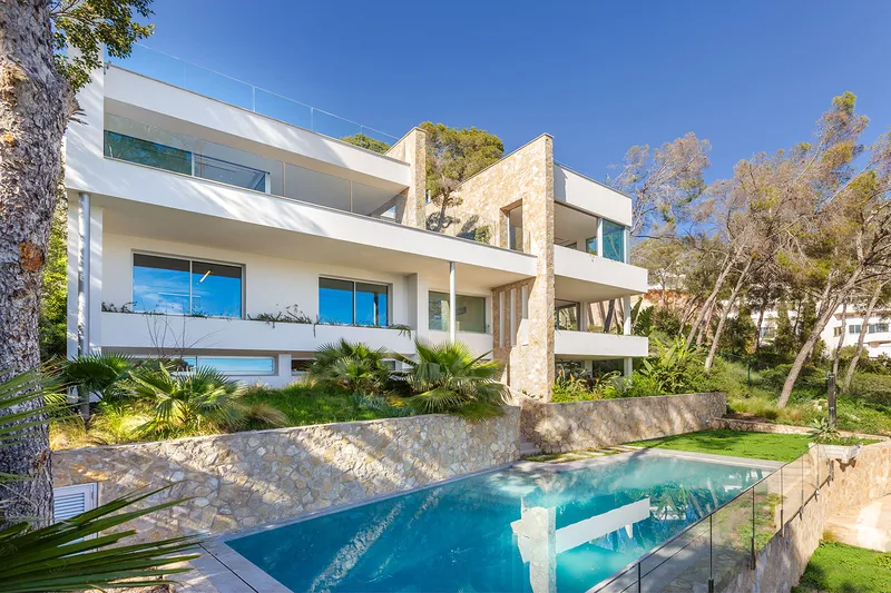 Spectacular villa in an elevated panoramic location — photo 2