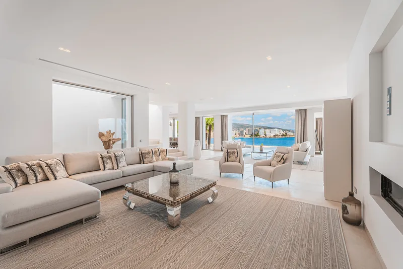 Elegant Seafront Villa in Cala Vinyas — photo 3