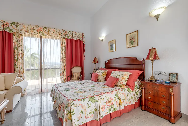 Villa in Santa Ponsa - Exceptional property with beautifully landscaped garden and overflow pool — photo 8