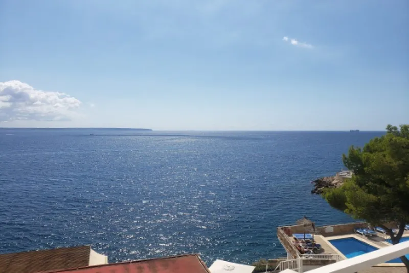 Wonderful large apartment directly by the sea — photo 1