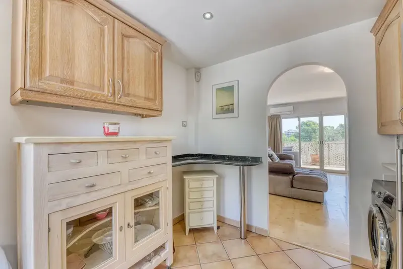Con una ubicación ideal en la codiciada zona de Portals Nous, este apartamento, perfectamente situado, se encuentra a un corto paseo del ani — photo 10