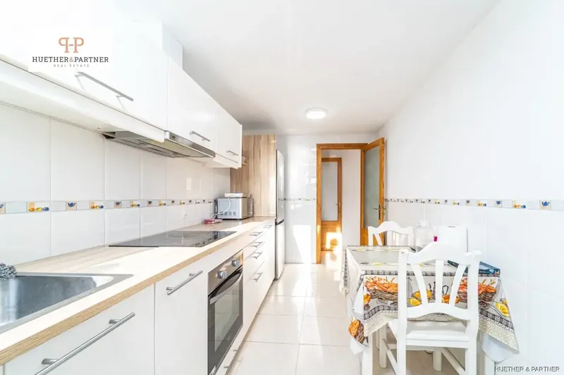 This modernized apartment impresses with its bright and cozy atmosphere. The spacious living room is equipped with a double-leaf balcony door — photo 6