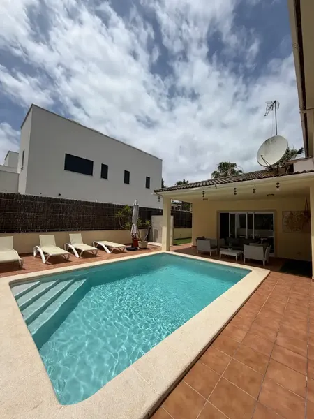 Discover this magnificent detached villa located in the prestigious residential area of Son Bauló, one of the most sought-after areas of Can Picafort — photo 9