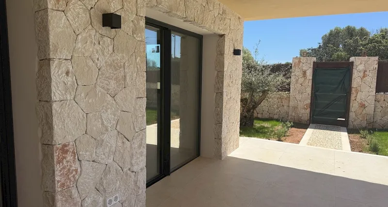 Exclusive new-build villa with pool in Cala Llombards — photo 11