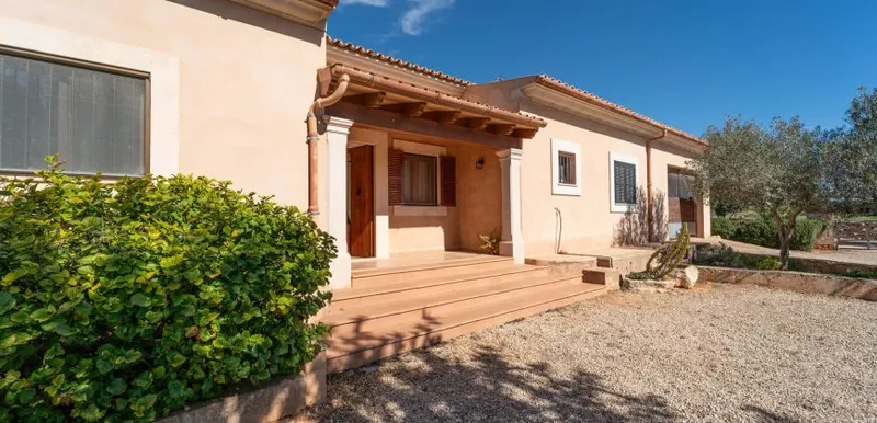 Country house with pool for rent in Ses Salines — photo 1