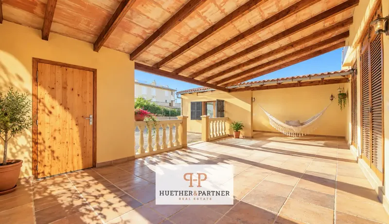 This detached house located in Son Servera, on the east coast of Mallorca, combines spacious living areas, sea views and versatile — photo 12