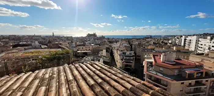 Piso en alquiler de 3 habitaciones en Centre, Plaça dels Patins — photo 1