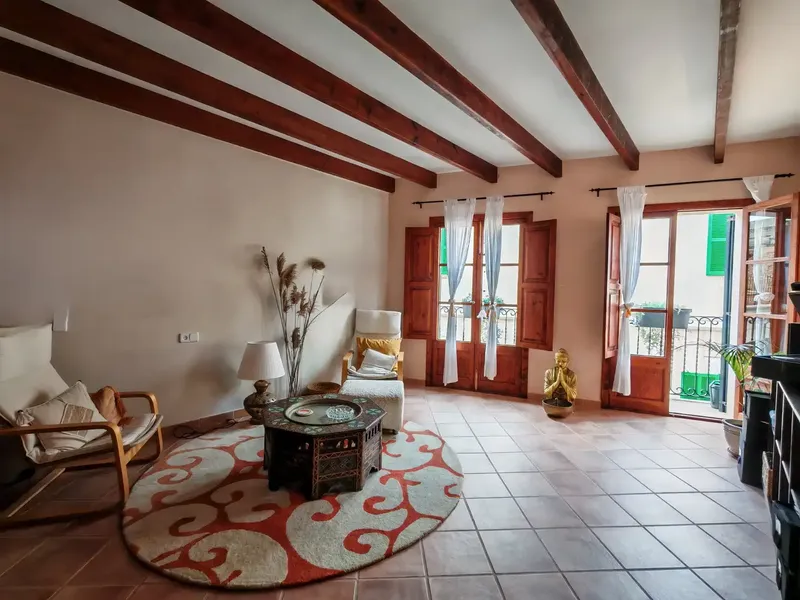 Historic village house with guest apartment, interior patio with fountain and authorized pool project — photo 9