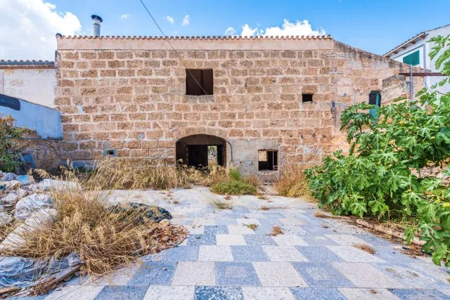 Charming town house with guest house for sale in Sa Pobla, Mallorca — photo 1