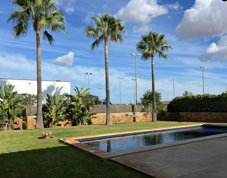 IA-727 Independent house near the beach 5 bedrooms in Sa Rapita — photo 1