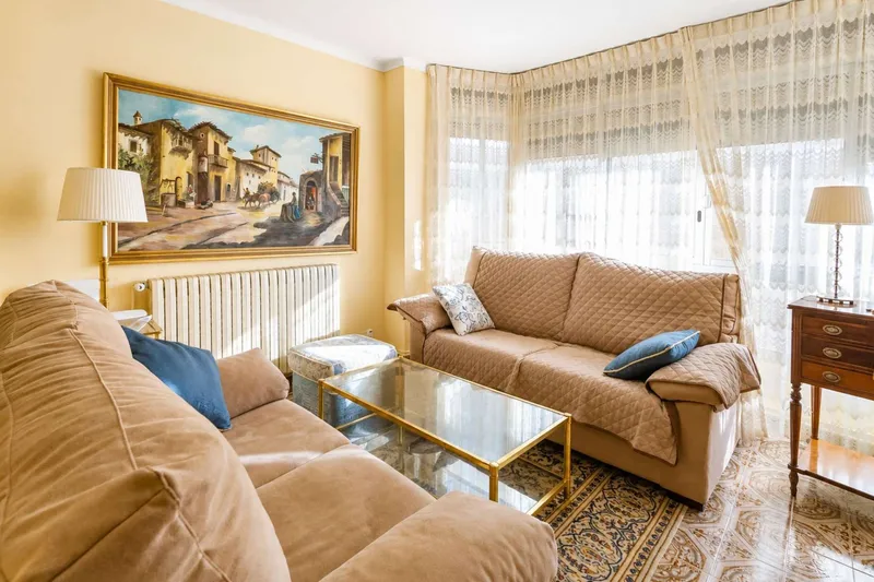 Two-family house with 7 rooms, 3 bathrooms & garage for sale — photo 10